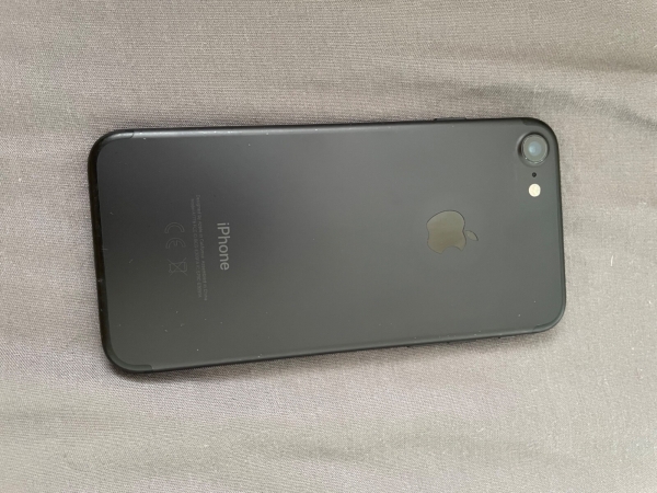 Apple iPhone 7 – 32GB – Schwarz (Entsperrt) A1778 (GSM)