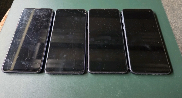 4 x Samsung Galaxy S10e 128gb Smartphones Prism Black Factory Reset alle funktionieren