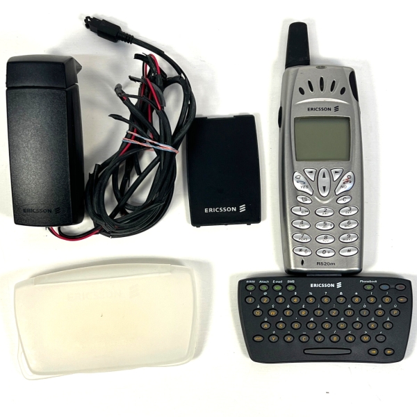 Untested* Very Rare Smartphone Sony Ericsson R520m & Keyboard