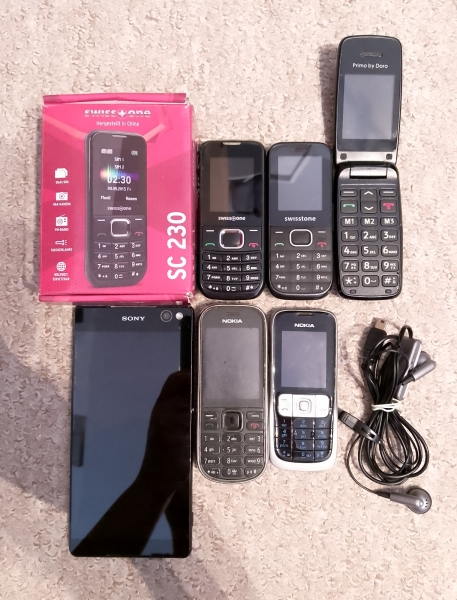 Handys Konvolut 5 Stück und Sony Xperia C5 Ultra Smartphone