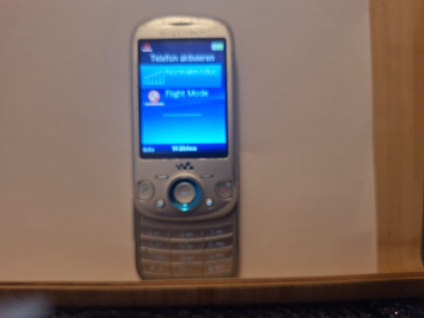 Sony Ericsson W20i silber (Ohne Simlock) Smartphone Slider