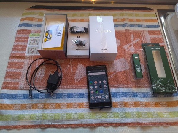 Sony Xperia XZ1 Smartphone schwarz 64 GB  + 128 GB SD + Jever Powerbank 2600 mAh