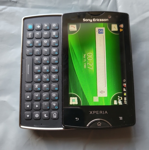 Sony Ericsson Xperia Handy, und 5 extra Rückseiten entsperrt.