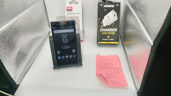 Sony Xperia Z5 Compact Schwarz Smartphone 32GB