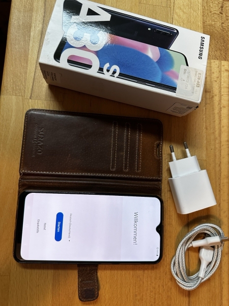 Samsung Galaxy A30s 64GB Dual-SIM Schwarz Smartphone