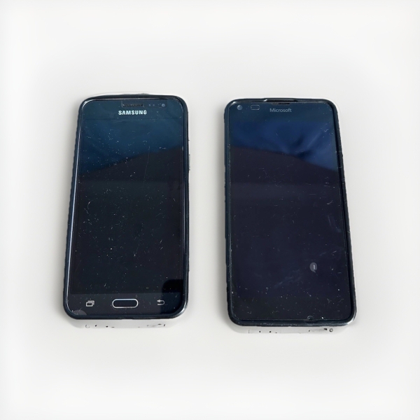 Handy Ersatzteile & Reparaturen Konvolut Samsung Galaxy J36 & Microsoft Smartphones