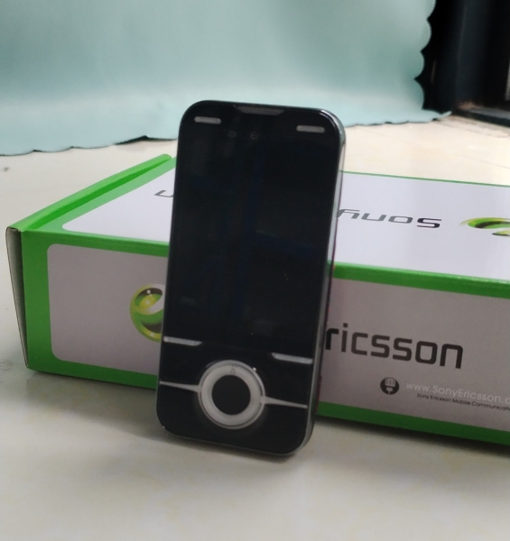 Sony Ericsson Yari U100(Unlocked) 16 GB Android Smartphone