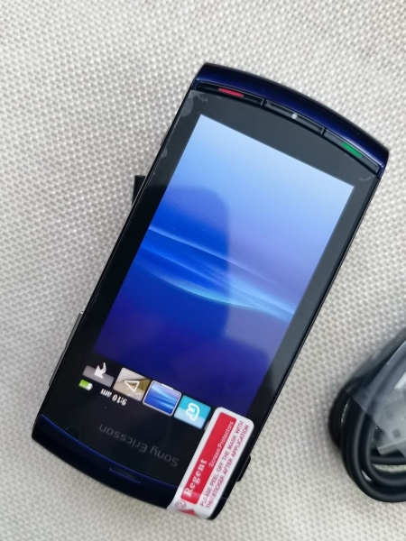 Sony Ericsson Vivaz U5i – Blue (Unlocked) Smartphone