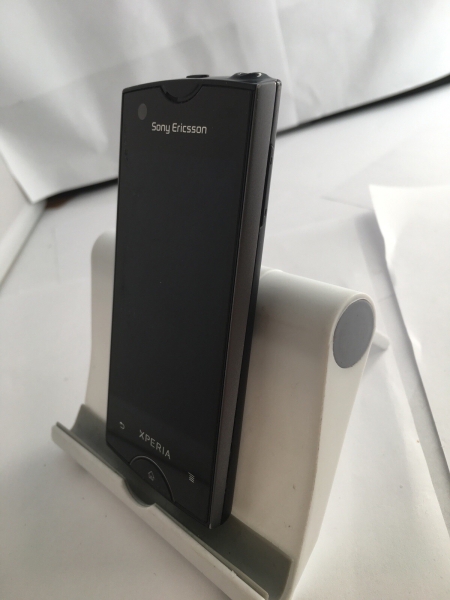 Sony Xperia Ray ST18i 1GB orange Netzwerk schwarz dünn Smartphone