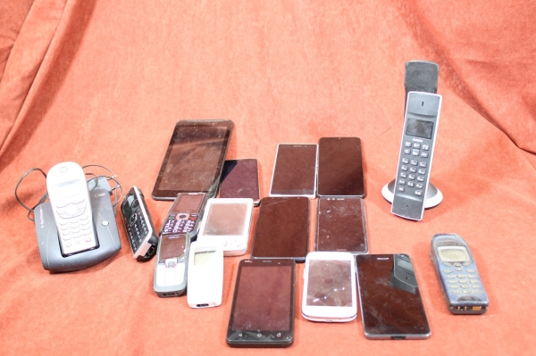 Smartphone Handy- Schrott Handy  Nokia, Sony Wiko Konvolut DEFEKT,Ersatzteile