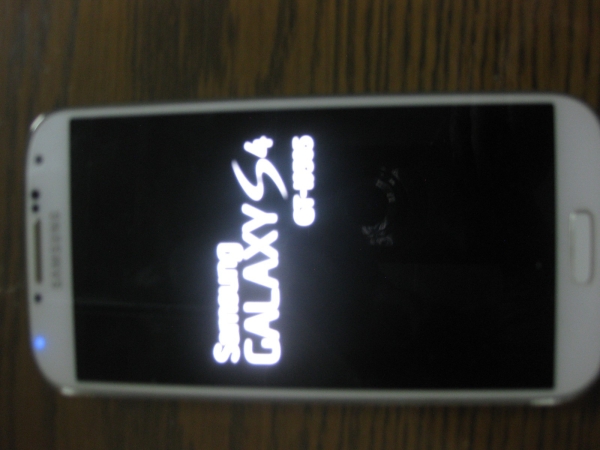 Samsung  Galaxy S4 GT-I9507 – 16GB – White Frost (Ohne Simlock) Smartphone