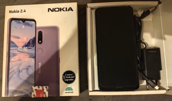 Nokia 2.4 Smartphone 6,5 Zoll mit Panzerschutzfolie mit Zubehörpaket in OVP