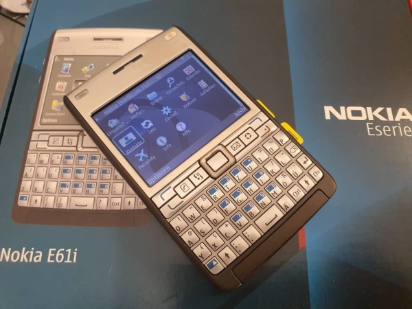 Nokia  E61 – Silber (Ohne Simlock) Smartphone