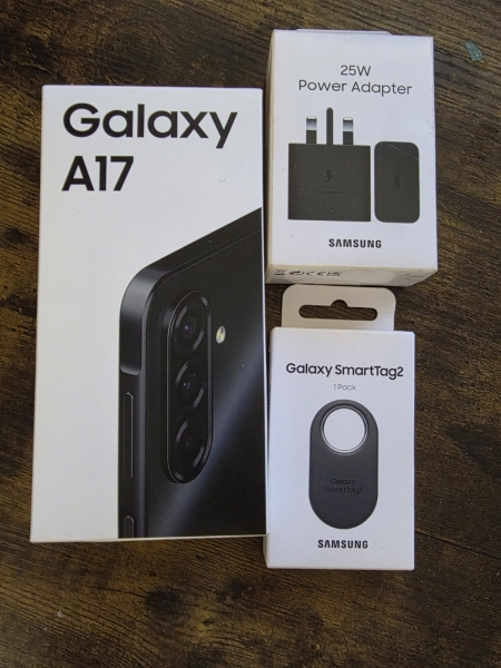 Samsung Galaxy A17 4G 128GB entsperrt Handy Smartphone & extra Add On Smarttag
