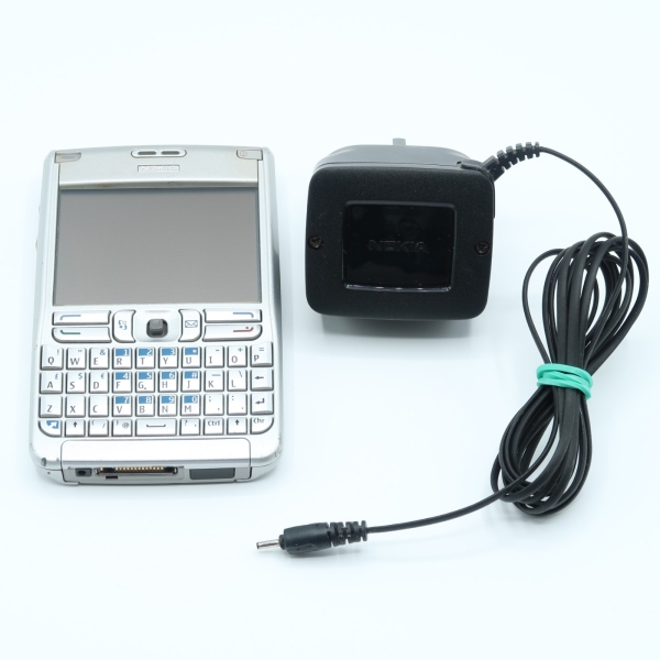 Nokia E61 Smartphone (entsperrt) QWERTZ Tastatur 3G 2G GSM – Silber