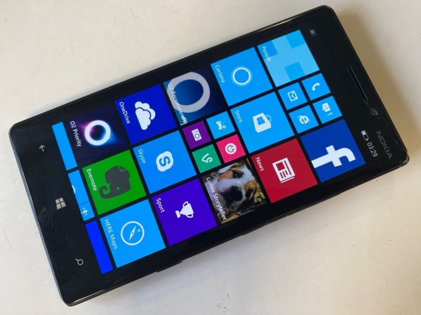 Nokia Lumia 930 Smartphone Handy ENTSPERRT 4G Windows 8.1 schwarz – Randrisse