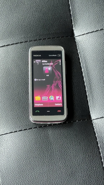 Nokia  XpressMusic 5530 – Weiss mit Pink Akzenten Geprüft Smartphone Hendy