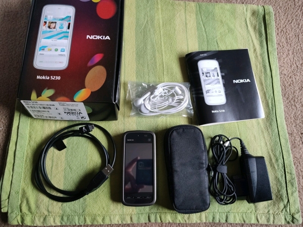 Nokia 5230 Smartphone, Schwarz, ohne Simlock inkl. Zubehör und Originalverp.