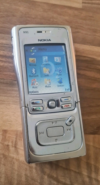 Nokia N91 Handy (entsperrt) – 4GB Chrome Silver