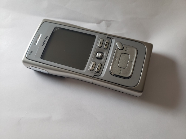 Nokia N91 Handy (Entsperrt) – 4GB Chrome Silver Top Zustand