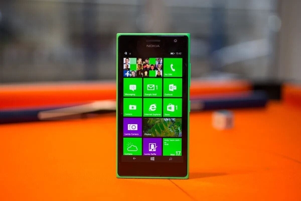Nokia Lumia 735 – 8GB – hellgrün Smartphone sehr guter Zustand