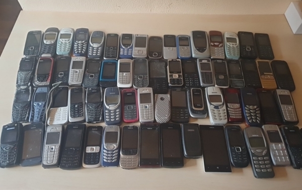 65x Smartphone Handy Nokia 6700 E75 6230 6303 Restposten als defekt für Bastler