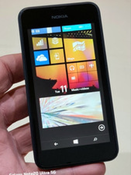 Nokia Lumia 530 entsperrt (4GB) 3G Smartphone einwandfreier Zustand mit Ladegerät