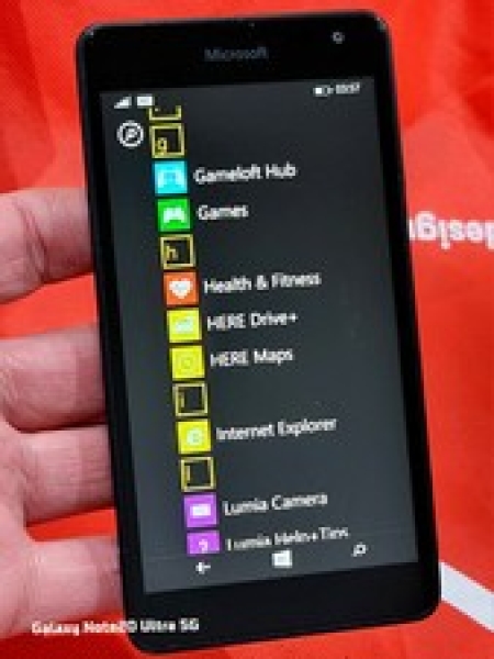 Nokia Lumia 535 (entsperrt) 3G Smartphone Top Zustand mit Ladegerät