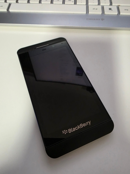 Blackberry Z10 16GB Smartphone gebraucht voll funktionsfähig Nichtraucher
