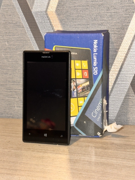 Nokia Lumia 520 – 8GB – schwarz (02) Smartphone (mit OVP)