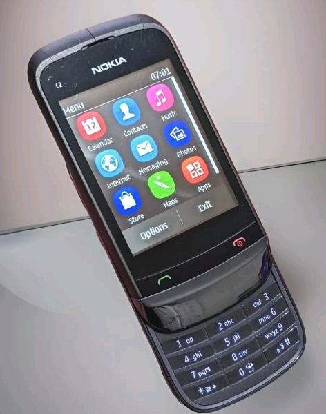 Nokia C2-02 Slider (O2 Network) 3G Smartphone Top Zustand mit Ladegerät