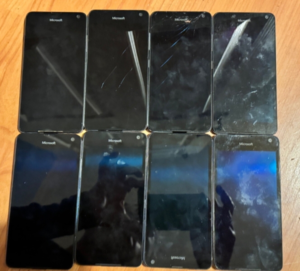 8 x Nokia Lumia 650 Smartphone – defekt unvollständig