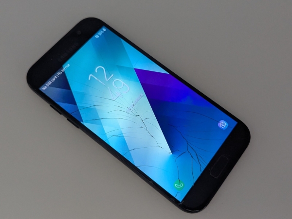 Samsung Galaxy A5 32GB Schwarz Black Android Smartphone A520F