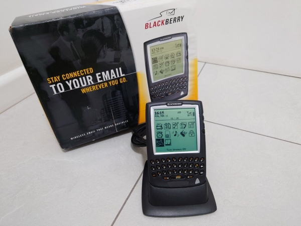 BOXED RIM Blackberry 5820 AKA R900 QWERTY Handy Smartphone RAR 5810 5790