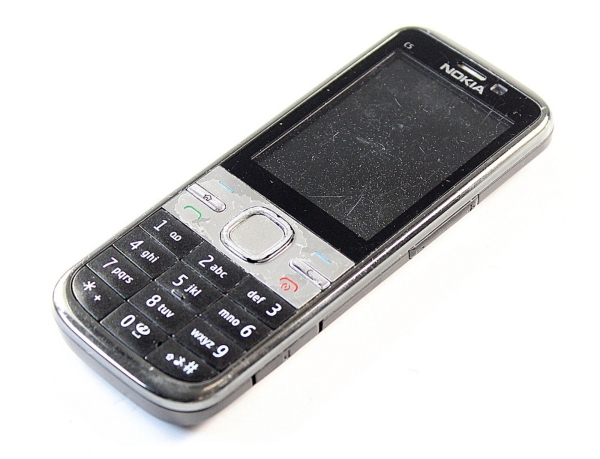 Nokia C5 ( C5-00.2 ) – Smartphone – ohne Simlock – ohne Akku (Gebrauchsspuren)