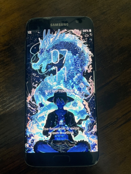 Samsung Galaxy S7 edge 32GB – Black Onyx (Entsperrt) mit einem leichten Riss.