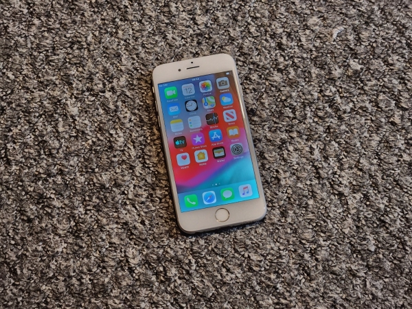 Apple iPhone 6 – 16GB – Silber – Entsperrt – Voll Funktionsfähig – Kostenloser Versand