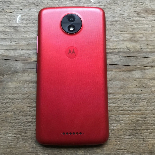 Motorola Moto C rot Android Smartphone gesprungenes Display – funktioniert aber ungetestet