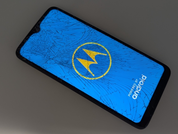 2x Motorola Smartphone Moto One Marco XT2016-1,  Moto Z XT1650-3 DEFEKT Konvolut