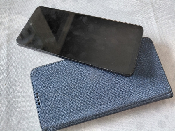 Smartphone Motorola G60s (mit Schutzcover)