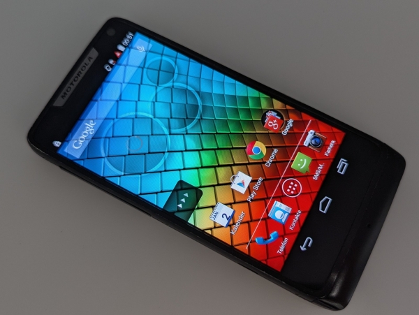 Motorola  RAZR i  8GB Schwarz Android Smartphone XT890