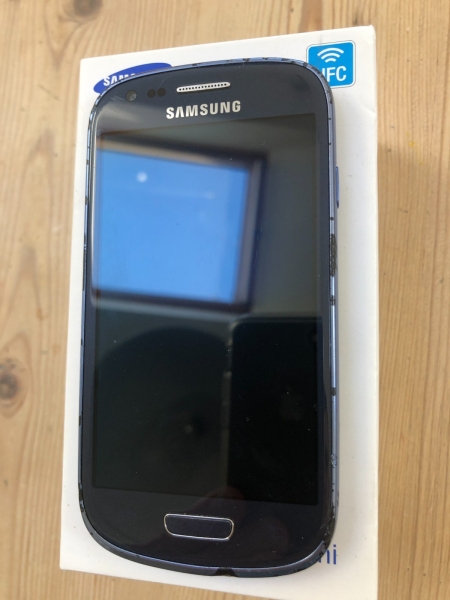 Samsung Galaxy S III mini GT-I8190 8GB Smartphone – Pebble Blue