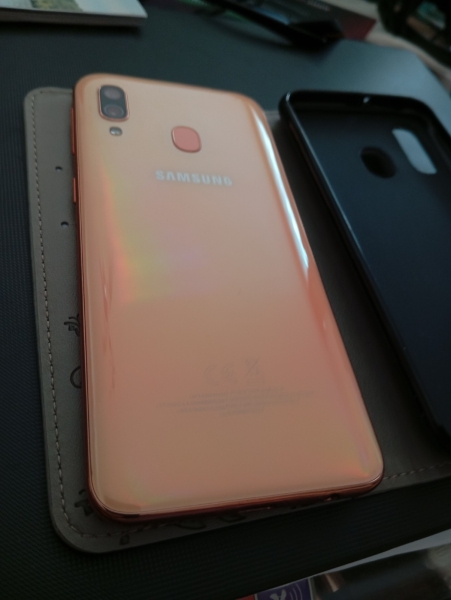 Samsung Galaxy A40 Dual SIM 64GB Coral Smartphone Ohne Simlock Android LTE