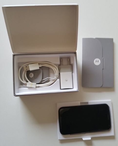 Motorola Smartphone/Handy Moto X (XT1052) schwarz funktioniert, komplett in OVP