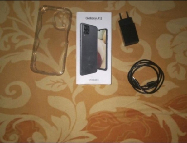 Samsung Galaxy A12 64GB Android Smartphone Schwarz