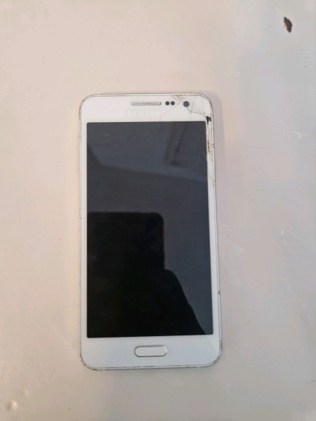 Samsung Galaxy A3 2015 16GB, 4,3″ Display, weiß, entsperrt Smartphone