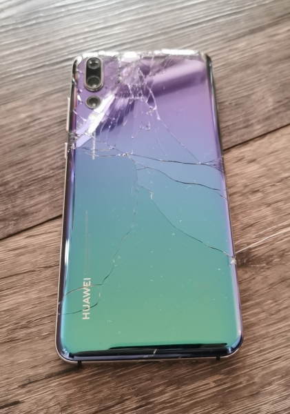 Huawei P20 Pro, 128GB, schwarz entsperrt Smartphone, beschädigt. Ersatzteile & Reparaturen.