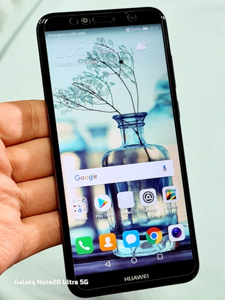 Huawei Y6 2018 ATU-L1 entsperrt 16GB Smartphone einwandfreier Zustand mit Ladegerät