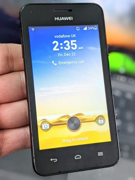 Huawei Ascend (Y330) 4GB entsperrt 3G Smartphone guter Zustand mit Ladegerät