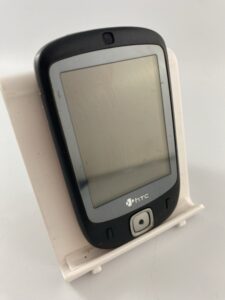 HTC Elf0100 schwarz orange 128MB 2,8″ Touchscreen Windows Smartphone unvollständig